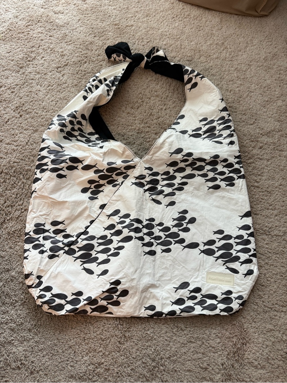 Fighting Eel Black & White Fish-Print Women’s Shoulder Bag